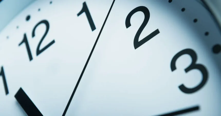 Descubre cuándo será el primer cambio de horario en Chile para el 2026