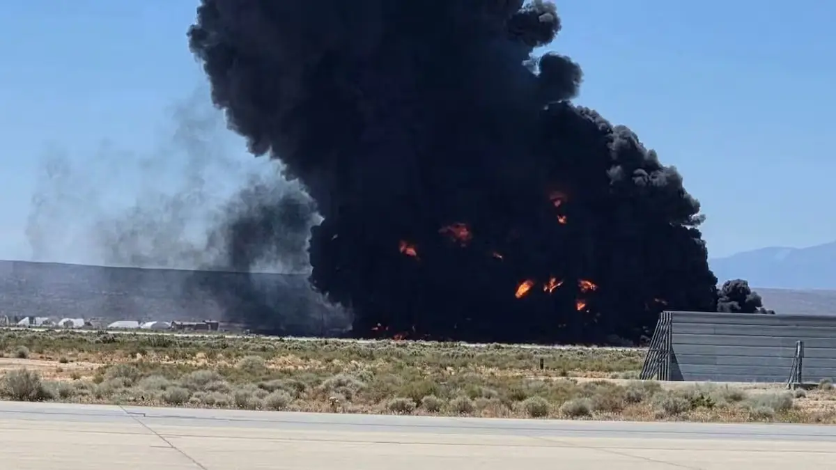Accidente de bombardero B-52 en California deja ocho muertos Accidente de bombardero B-52 en California deja ocho muertos