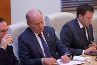 Alcaldes y gobierno debaten sobre reforma de contribuciones: Amuch propone cierre de la Subdere
