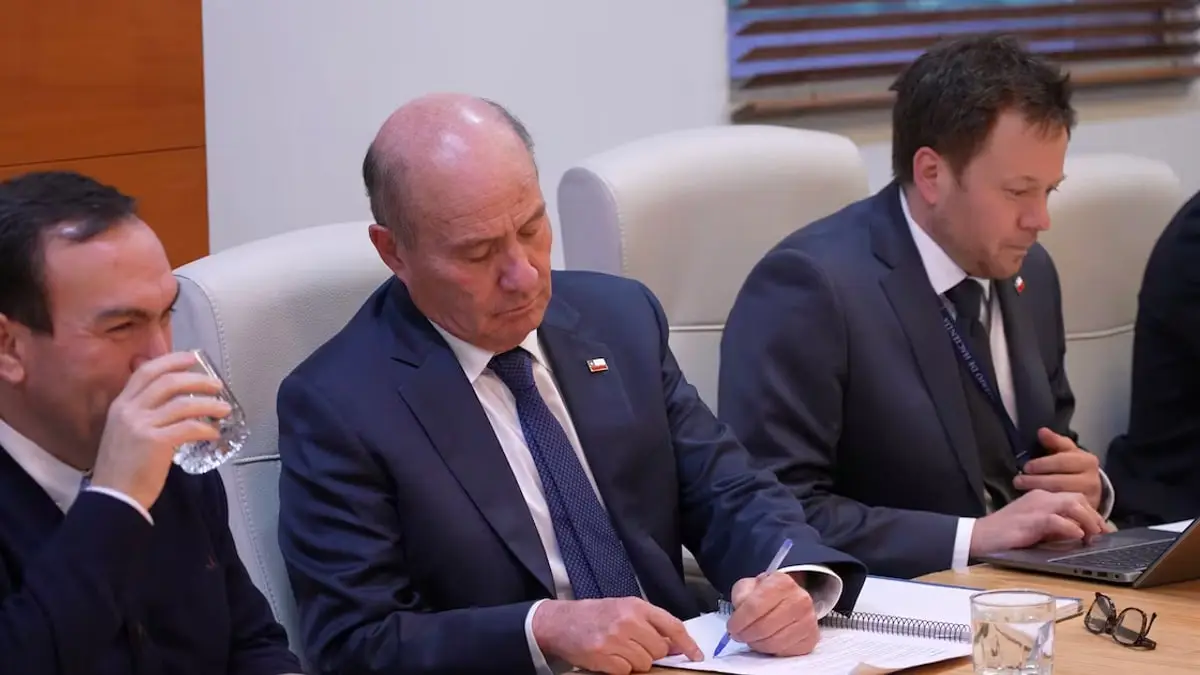 Alcaldes y gobierno debaten sobre reforma de contribuciones: Amuch propone cierre de la Subdere Alcaldes y gobierno debaten sobre reforma de contribuciones: Amuch propone cierre de la Subdere