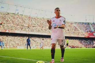 Alexis Sánchez podría continuar en el Sevilla bajo nuevas condiciones