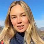 Alexis Sánchez y Alexandra Litvinova deslumbran en Tocopilla durante vacaciones familiares