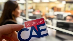 Cadem revela apoyo mayoritario a convenios de pago para deudores del CAE en Chile