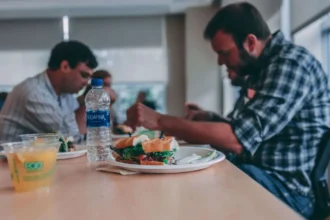Colación laboral: Obligación de marcar horas de salida y regreso