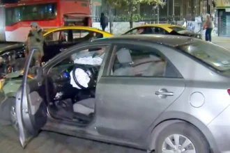 Colisión entre taxi y automóvil en Santiago genera congestión y revela múltiples infracciones