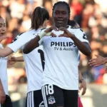 Colo Colo mantiene su invicto tras golear a Universidad de Chile en el Superclásico