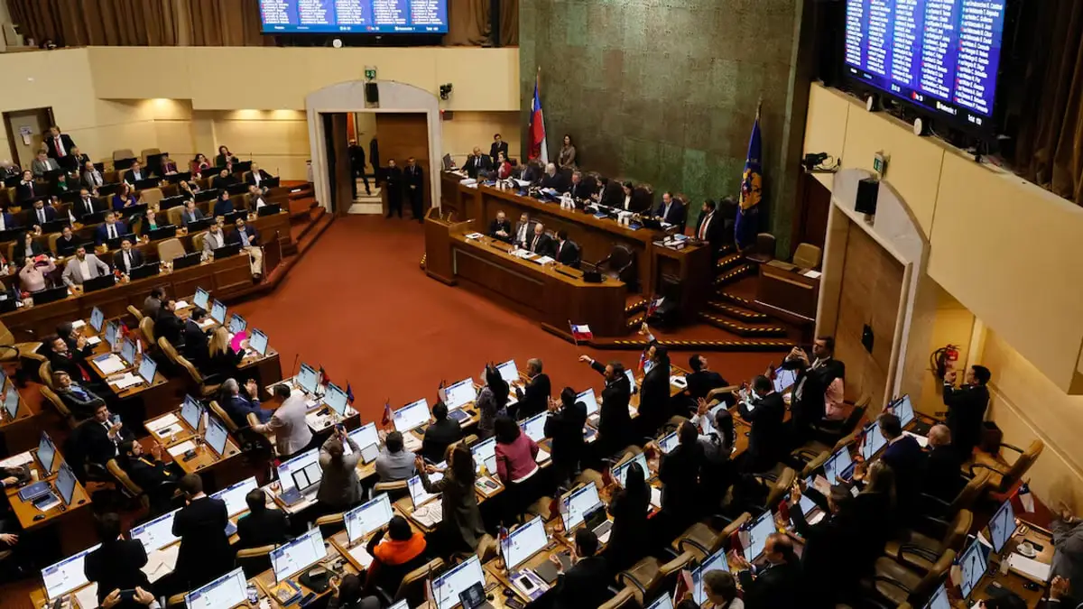 Desafíos de la participación femenina en política en Chile Desafíos de la participación femenina en política en Chile