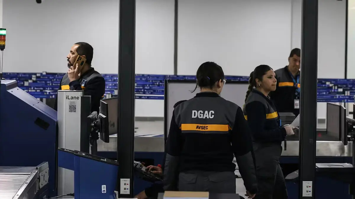 DGAC confirma suspensión de aerolínea tras alertas sobre vuelos con niños haitianos