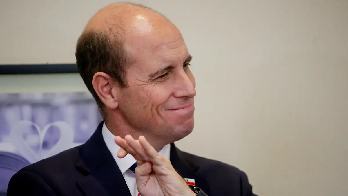 El Gobierno de Kast experimenta leve alza en aprobación tras nombramiento de Martín Arrau en Seguridad El Gobierno de Kast experimenta leve alza en aprobación tras nombramiento de Martín Arrau en Seguridad