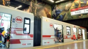El Metro de Santiago implementará puertas de andén en la Línea 1 para mejorar la seguridad