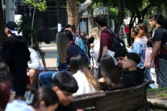 Encuesta revela respaldo ciudadano para cobro de deudas del CAE en Chile