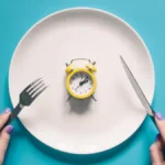 Estudio evidencia que ayuno intermitente puede reconfigurar el cerebro y afectar antojos