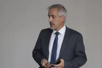 Exdirector de Migraciones alerta sobre vuelos irregulares con niños haitianos