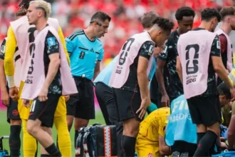 FIFA confirma a Cristián Garay como cuarto árbitro en el Mundial 2026 tras un difícil debut