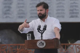Gabriel Boric vuelve a la polémica por deuda fiscal y responde a críticas en redes sociales