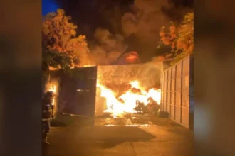 Incendio en procesadora de neumáticos en Cerrillos genera alarma en la RM