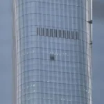 Incidente aéreo en Pekín: avioneta impacta en el edificio más alto del país