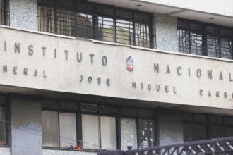 Instituto Nacional suspende clases por amenaza de tiroteo en Santiago