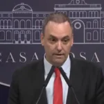 Jefe de gabinete de Milei admite ocultamiento de medio millón de dólares en declaraciones patrimoniales