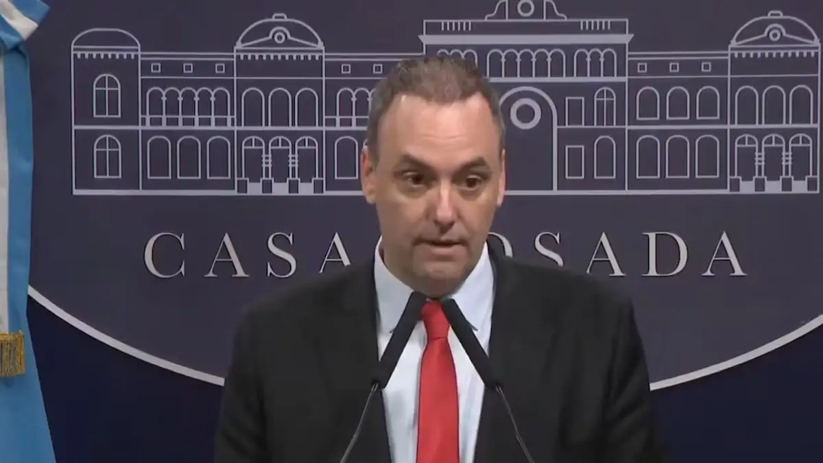 Jefe de gabinete de Milei admite ocultamiento de medio millón de dólares en declaraciones patrimoniales Jefe de gabinete de Milei admite ocultamiento de medio millón de dólares en declaraciones patrimoniales