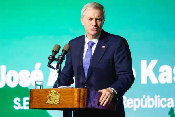 Kast advierte sobre un complicado semestre económico en Chile