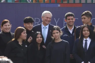 Kast promueve proyecto de Responsabilidad Parental que sanciona a padres por conductas de sus hijos