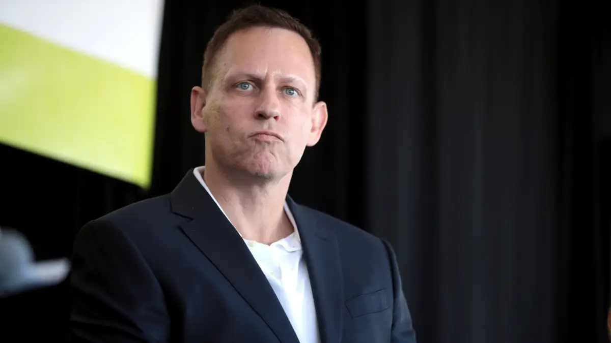 Kast se reúne con Peter Thiel en La Moneda y la falta de transparencia genera polémica Kast se reúne con Peter Thiel en La Moneda y la falta de transparencia genera polémica