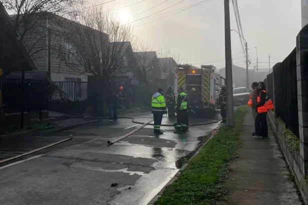 Los Ángeles: daño parcial en vivienda tras incendio gracias a rápida acción de Bomberos