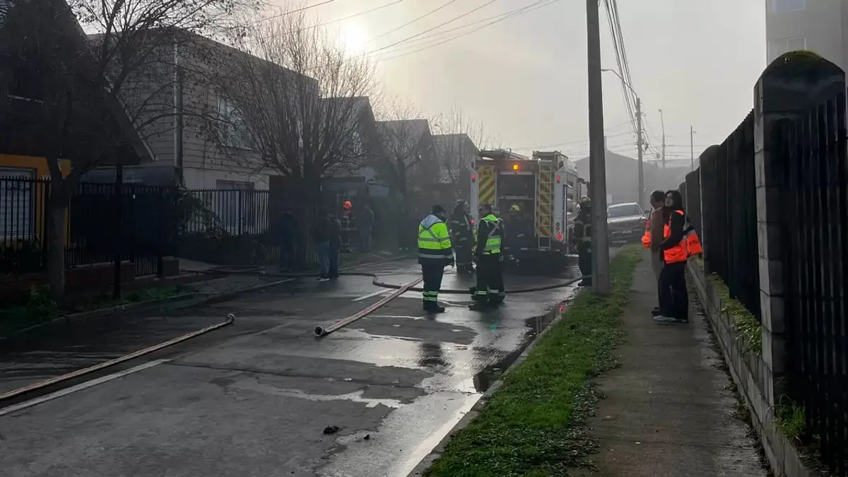 Los Ángeles: daño parcial en vivienda tras incendio gracias a rápida acción de Bomberos Los Ángeles: daño parcial en vivienda tras incendio gracias a rápida acción de Bomberos