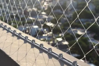 Mallas de seguridad: expertos advierten sobre su duración en Santiago y la importancia de su recambio