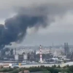Moscú sufre masivo ataque con drones ucranianos, afectando su refinería de petróleo