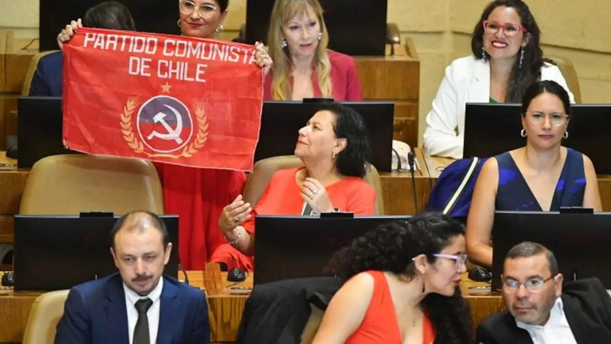Partido Comunista condiciona apoyo a la megarreforma tributaria y evalúa recurrir al Tribunal Constitucional Partido Comunista condiciona apoyo a la megarreforma tributaria y evalúa recurrir al Tribunal Constitucional