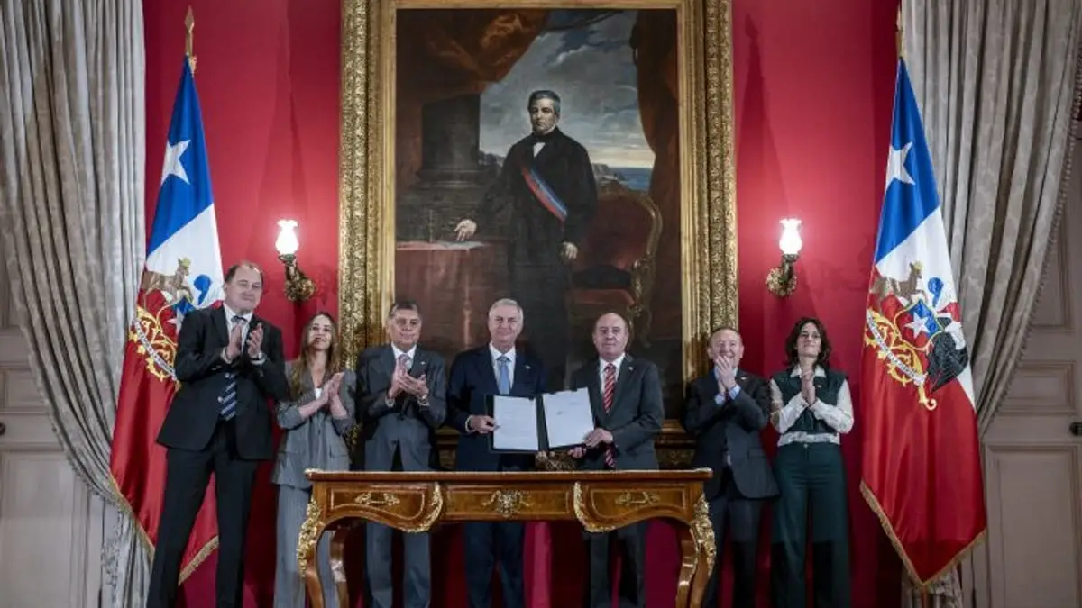 Proyecto de Reconstrucción Nacional: una respuesta integral a la crisis en Chile Proyecto de Reconstrucción Nacional: una respuesta integral a la crisis en Chile