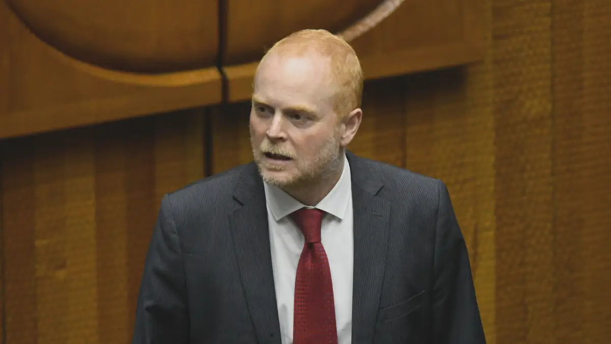 Rojo Edwards propone revisar sueldo vitalicio de Boric tras acusaciones de mentiras sobre el CAE Rojo Edwards propone revisar sueldo vitalicio de Boric tras acusaciones de mentiras sobre el CAE