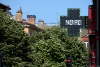 Tercer niño muere en Francia debido a ola de calor y abandono en auto