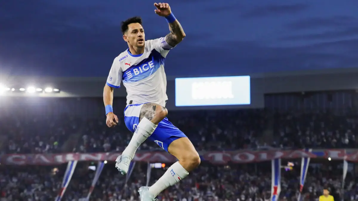 Universidad Católica goleó a Universidad de Concepción y sigue como escolta en la Liga Universidad Católica goleó a Universidad de Concepción y sigue como escolta en la Liga