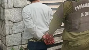 Valparaíso: Conductora intenta atropellar a carabineros durante fiscalización