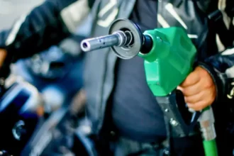 ¿Cómo puedes ahorrar hasta $300 por litro en bencina este julio?