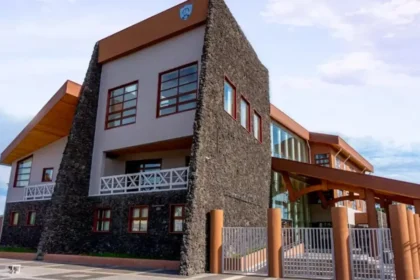 Crisis en Municipalidad de Llanquihue: Deuda de $1.687 millones sin solución