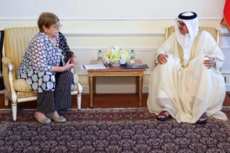expresidenta sostuvo un encuentro con el ministro de Asuntos Exteriores bahreiní, Abdullatif bin Rashid
