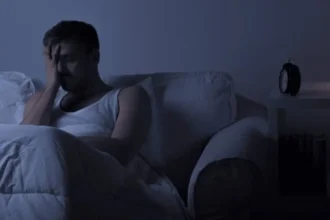 Falta de sueño: 10 síntomas ocultos de no dormir bien y cómo te afecta