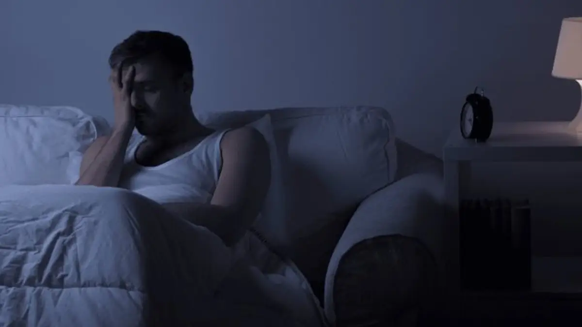 Falta de sueño: 10 síntomas ocultos de no dormir bien y cómo te afecta