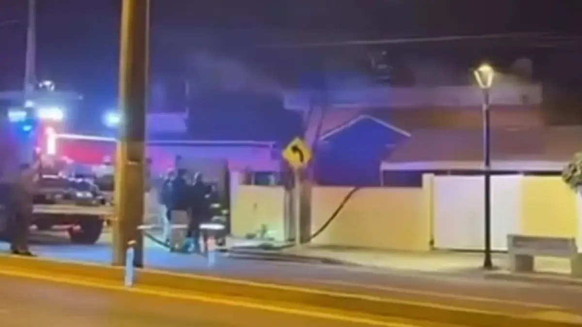 Incendio en El Tabo deja vivienda afectada por problema en estufa Incendio en El Tabo deja vivienda afectada por problema en estufa