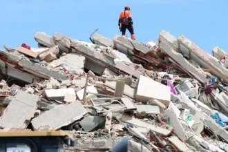 Las autoridades elevaron a 4.333 la cifra de muertos por los sismos del 24 de junio