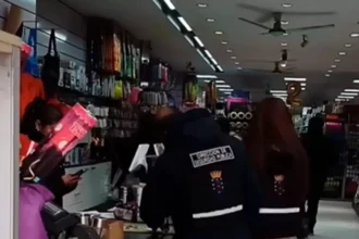 Operación contra el comercio irregular: clausuran Mall Chino en Los Ángeles