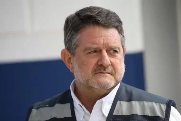 Reacciones por paralización de obras en Santiago: Orrego llama al diálogo