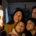 ¿Sabías que algunas familias recibirán hasta $32.224 en descuento por el Subsidio Eléctrico?