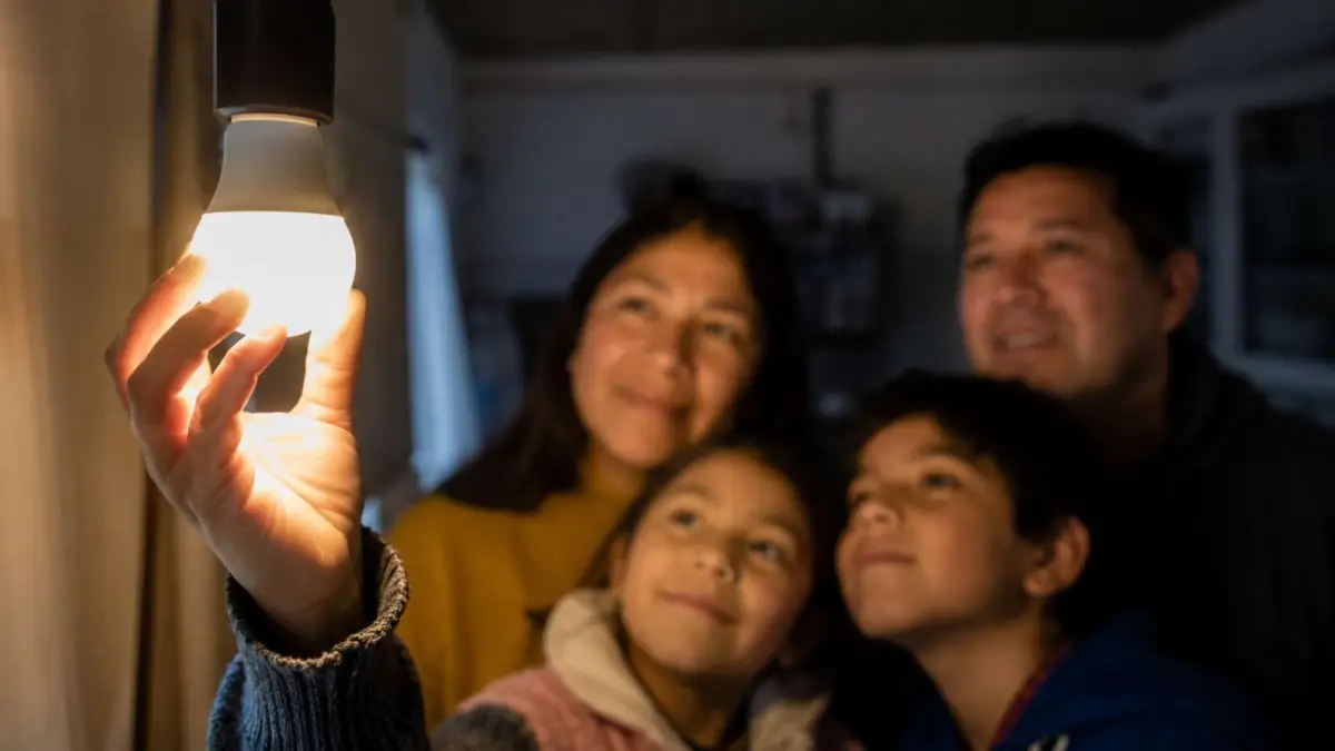¿Sabías que algunas familias recibirán hasta $32.224 en descuento por el Subsidio Eléctrico? ¿Sabías que algunas familias recibirán hasta $32.224 en descuento por el Subsidio Eléctrico?