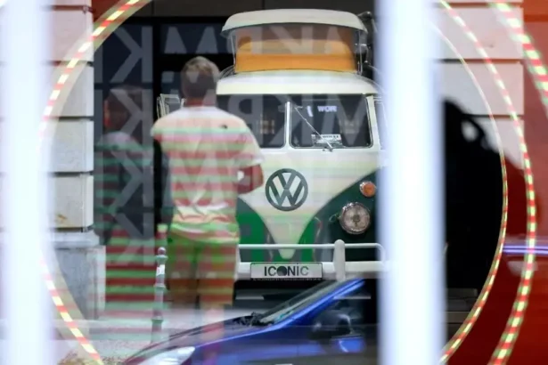 Volkswagen enfrenta recortes de 100 mil empleos y cierre de plantas: Alemania confía en su responsabilidad